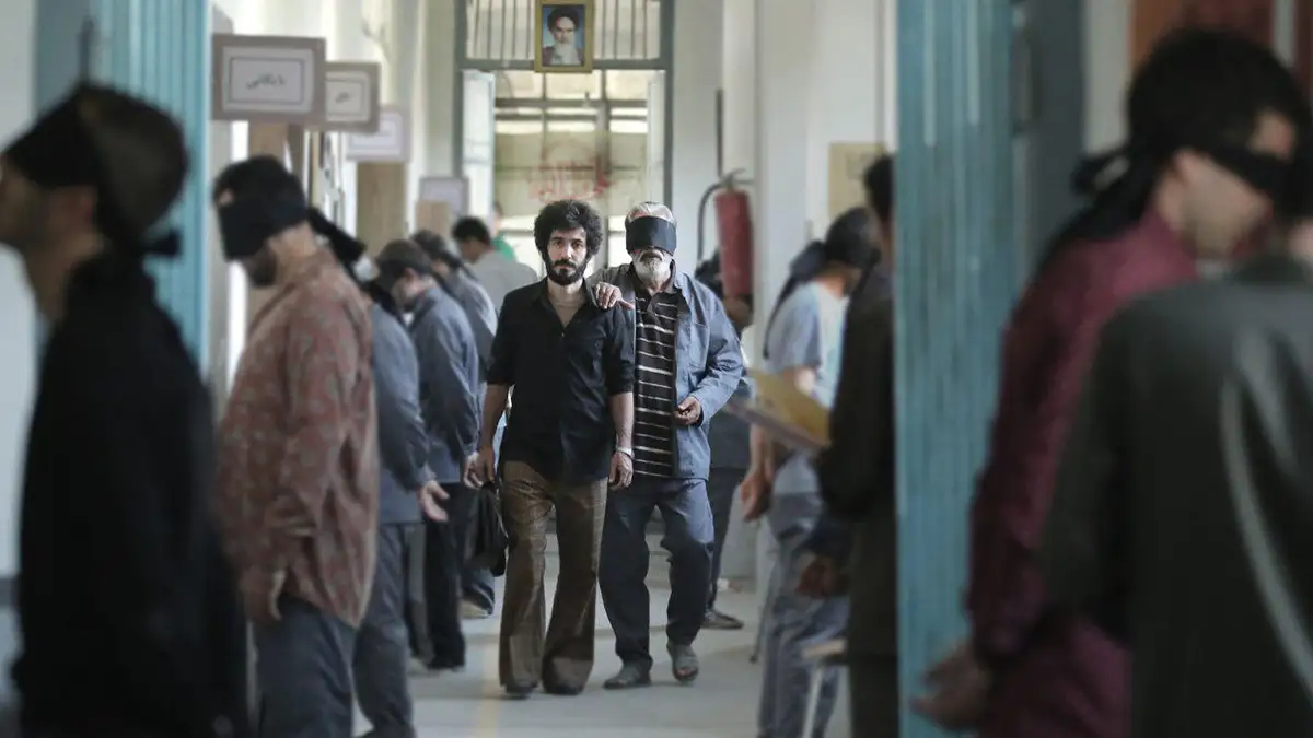 تصویر 3 از فیلم لباس شخصی